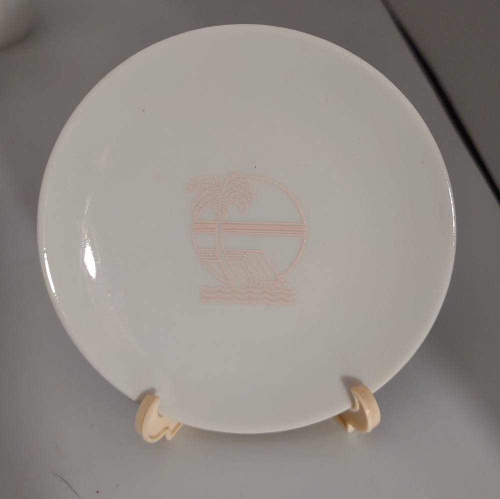 🌷‼️5/$20 -  Ceramic Souvenir Trinket 4" Plate, Palm Tree & Wave w/ Stand